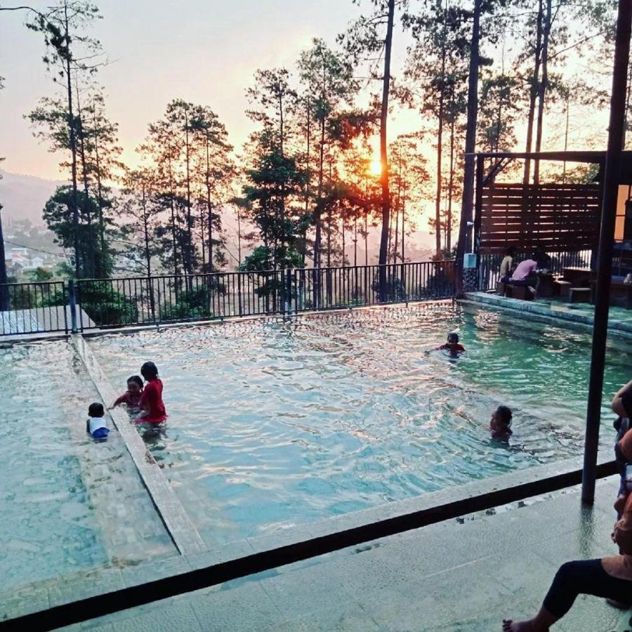 Welirang Forest Pacet Villa Mojokerto Esterno foto